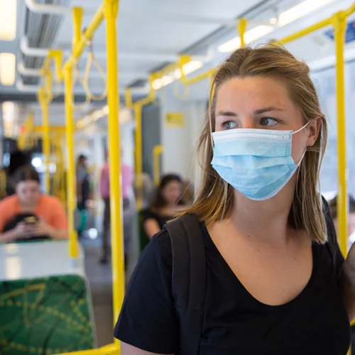 Έρευνα: Η θεραπεία με πλάσμα αίματος αναρρωσάντων δεν βοήθησε τους ασθενείς με ήπια έως μέτρια συμπτώματα Covid-19