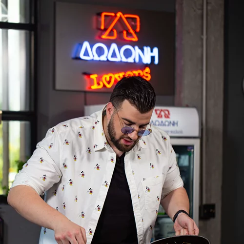 Ο Σταύρος Βαρθαλίτης στη νέα σειρά μαγειρικής από τη ΔΩΔΩΝΗ