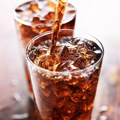 Η πρώτη cola με φυσικό μεταλλικό νερό και μηδέν ζάχαρη είναι γεγονός!