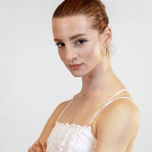 #DanceInMyAmericanEagle: H Έλλη Τσιτσιπά διηγείται την ιστορία της με τα αγαπημένα της fashion items