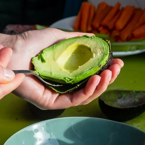Πέντε τροφές που εξισορροπούν φυσικά τις ορμόνες