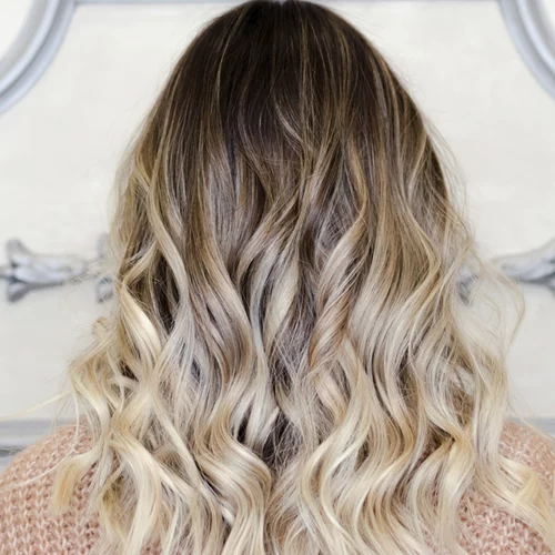 Balayage vs Highlights: Σε τι διαφέρουν και πώς να επιλέξεις