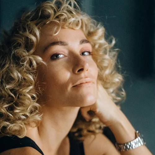 4 κολακευτικά κουρέματα για σγουρά μαλλιά