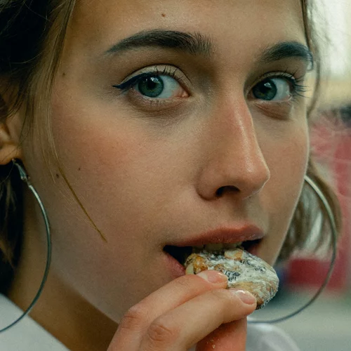 Καις θερμίδες όταν μασάς το φαγητό σου;