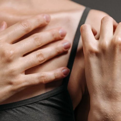 Σημάδια γήρανσης στα χέρια: Πώς θα τα καταπολεμήσεις