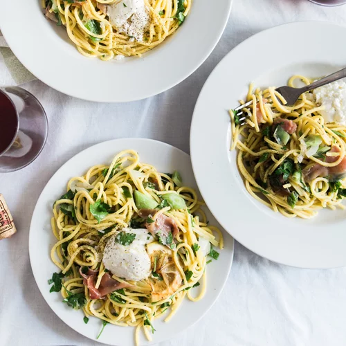 Νούντλς, κινόα, ρύζι, ζυμαρικά: Ποια είναι πιο υγιεινή επιλογή;