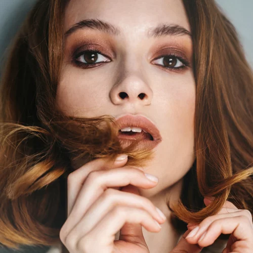 Supermodel Lip | Η hot τάση μακιγιάζ από τα 90s που έχει ξετρελάνει τη Gen Z