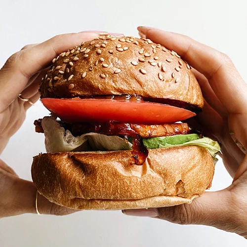 Επιθυμία για burger και κρέας: Να σε ποιο στοιχείο μπορεί να έχεις έλλειψη