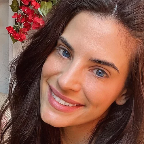 Η Χριστίνα Μπόμπα δείχνει τις ραγάδες που της άφησε η εγκυμοσύνη στην πιο αληθινή φωτογραφία της