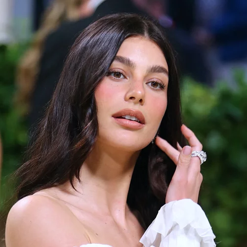 "Fairytale Blusher": Η νέα τάση μακιγιάζ που χαρίζει δροσερή όψη στο πρόσωπο