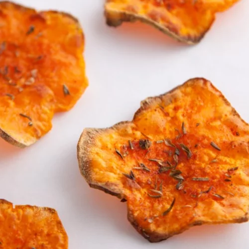 Τσιπς γλυκοπατάτας; Η εύκολη συνταγή για ένα υγιεινό σνακ