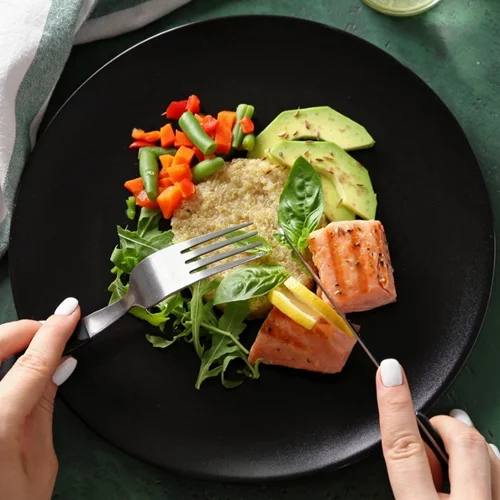 Πλάνο διατροφής 1.200 θερμίδων για τρεις διαφορετικούς τύπους ανθρώπων