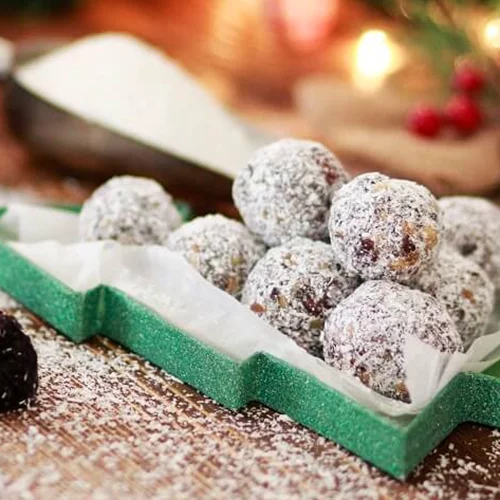 Vegan χριστουγεννιάτικα τρουφάκια χωρίς ζάχαρη, χωρίς αλεύρι, χωρίς βούτυρο