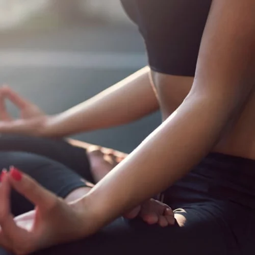 Γιατί το άγχος σε "χτυπάει" στην κοιλιά; Το "εργαλείο" που καίει το κοιλιακό λίπος χωρίς γυμναστική