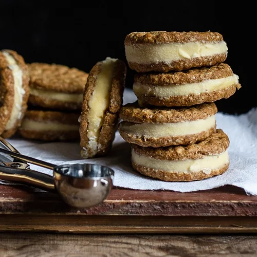 Παγωτό λάιτ χωρίς παγωτομηχανή: 4 σπιτικές συνταγές χωρίς ζάχαρη από τη διατροφολόγο