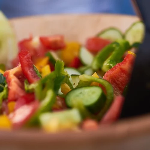 Συνταγές με καλοκαιρινές σαλάτες που "καίνε λίπος"