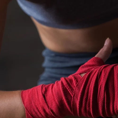 Πόνος στους καρπούς ή τον αστράγαλο: Ποιες ασκήσεις θα βοηθήσουν και τι αποφεύγουμε