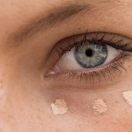 5 concealers που δεν "εγκλωβίζονται" στις λεπτές γραμμές και χαρίζουν κάλυψη