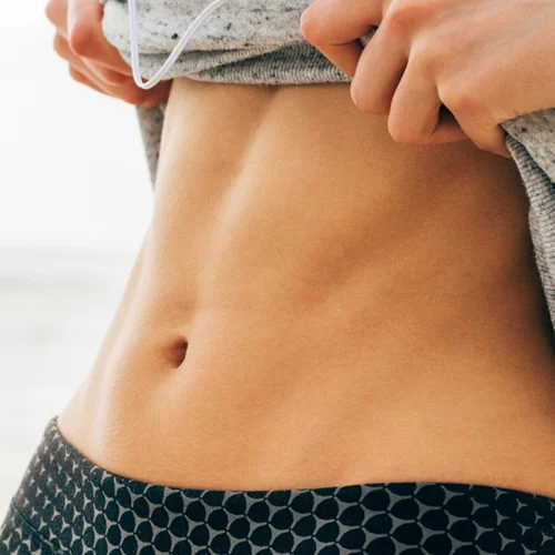 Πώς θα στοχεύσω το κοιλιακό και σπλαχνικό λίπος; Η trainer εξηγεί πώς θα διώξουμε πιο γρήγορα το λίπος στην κοιλιά