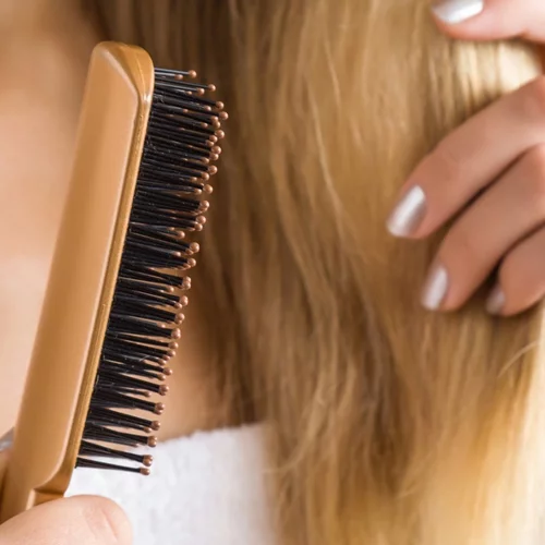 Λεπτά μαλλιά χωρίς όγκο; Αντιμετώπισε το πρόβλημα στη ρίζα του