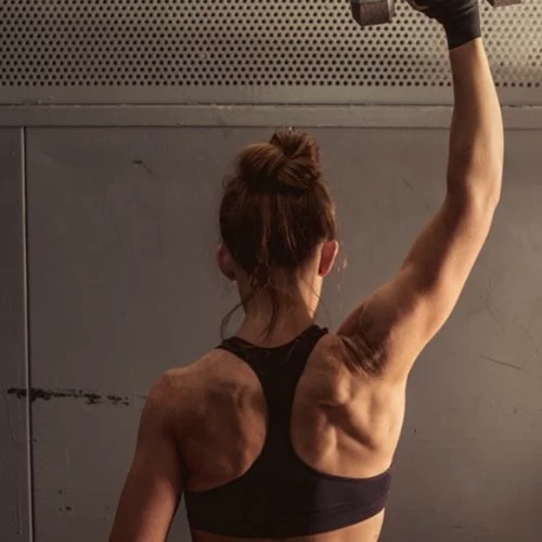 Πόνος στον ώμο: Γιατί πονάμε, πώς θα περάσει και πώς θα προλάβουμε τους τραυματισμούς