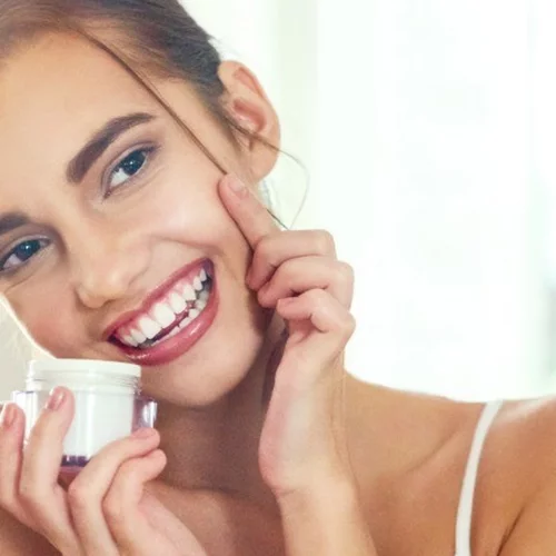 Πρέπει να αλλάζεις κρέμα προσώπου τους καλοκαιρινούς μήνες;