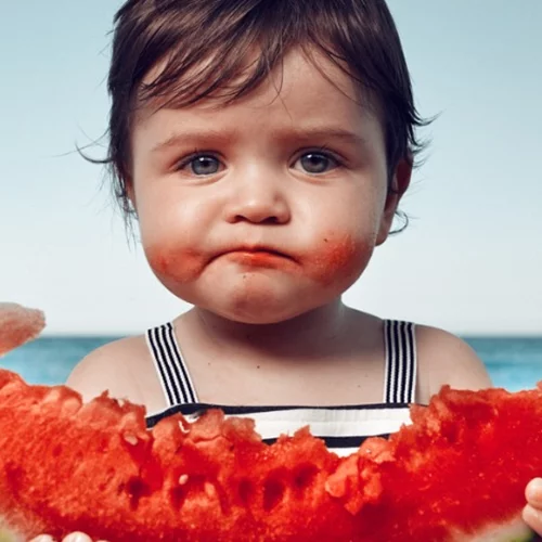 Καύσωνας και παιδιά: Ο παιδίατρος μας λέει τα απαραίτητα μέτρα προστασίας