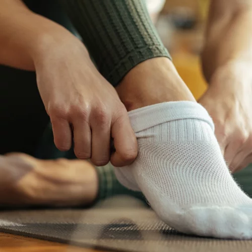 Πρόγραμμα προπόνησης για όλο το σώμα με μοναδικό εξοπλισμό τις κάλτσες σου