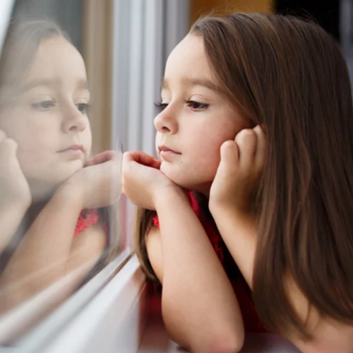 Σε ποια ηλικία μπορώ να αφήσω το παιδί μόνο στο σπίτι;