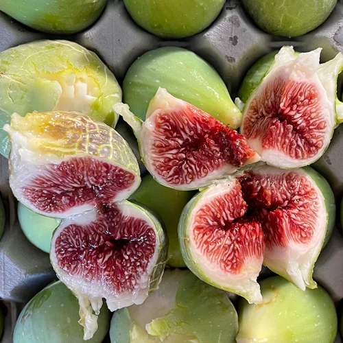 Παχαίνουν τα σύκα; Πόσες θερμίδες έχουν και ποια είναι τα οφέλη τους;