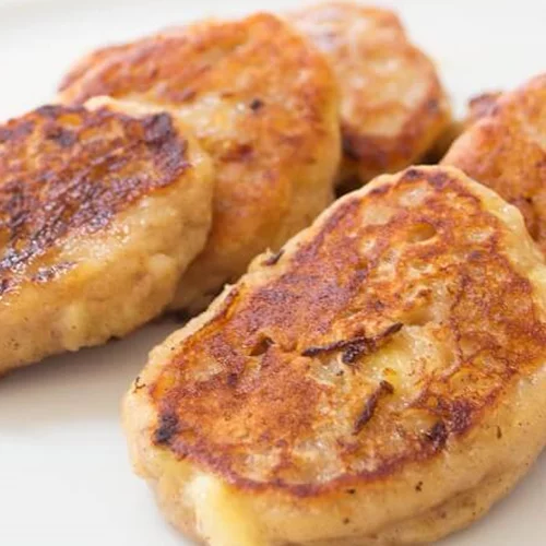 Μαύρισαν οι μπανάνες; Φτιάξε μίνι τηγανίτες με τρία υλικά (έχουν μόνο 93 θερμίδες)