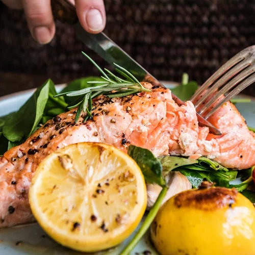 Ποιες διατροφικές συνήθειες να ακολουθήσεις κατά την εμμηνόπαυση για απώλεια κιλών;