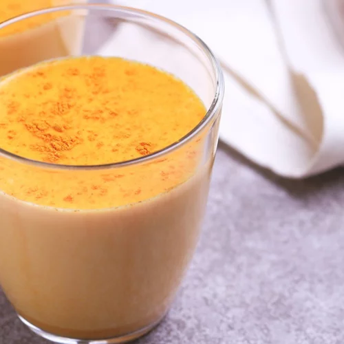 Συνταγή για αντιοξειδωτική ζεστή σοκολάτα με κουρκουμά από την Κλειώ Δημητριάδου