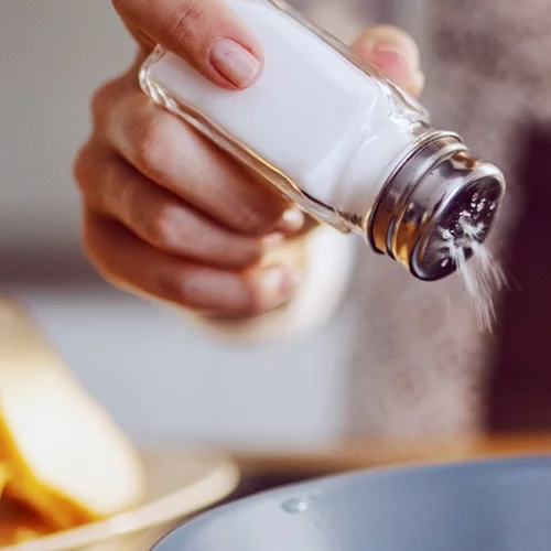 Ποιο αλάτι είναι καλύτερο; Τα βασικά είδη και πού να χρησιμοποιώ το καθένα