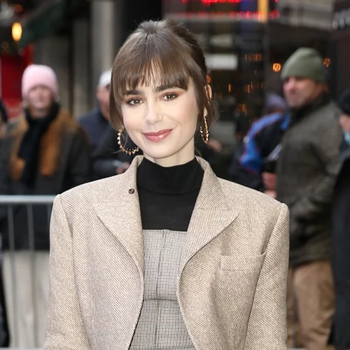 "Έπρεπε να κάνω τον εαυτό μου μικρό": Η εμπειρία της Lily Collins από την τοξική σχέση της με πρώην σύντροφό της