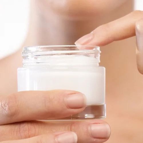 Πώς να επιλέξεις κρέμα ματιών ανάλογα με την ηλικία σου