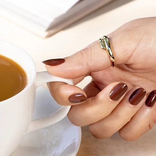 Οι τάσεις στα νύχια του φετινού φθινοπώρου που έχουμε ήδη λατρέψει