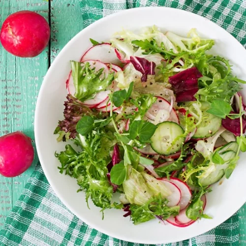 10 δροσερές σαλάτες διαίτης ιδανικές για το καλοκαιρινό μεσημεριανό