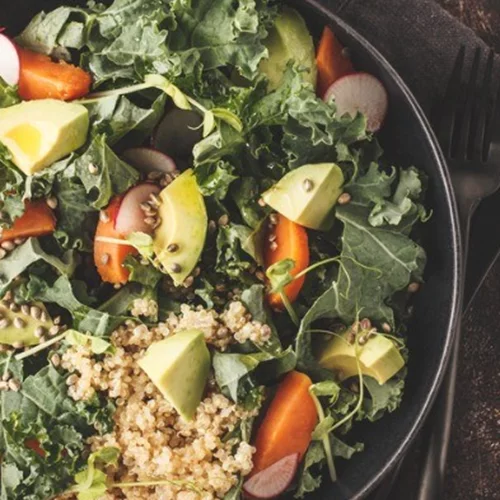 Πώς να φάω την κινόα; Υγιεινή σαλάτα με μαύρα φασόλια και γλυκοπατάτα