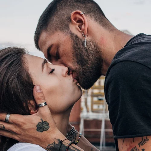 5 σημάδια ότι βγαίνεις με έναν νάρκισσο