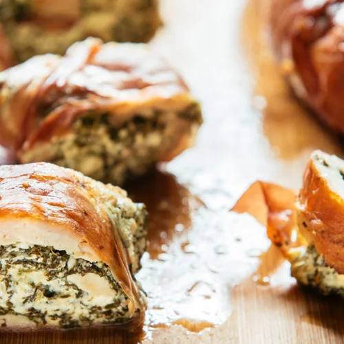 Ρολάκια γαλοπούλας με σπανάκι και παρμεζάνα