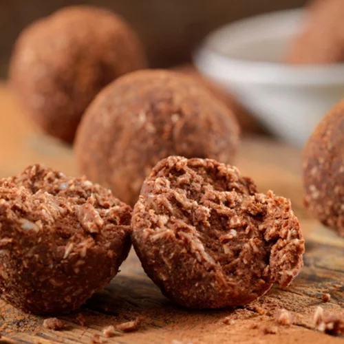 Μπάλες ενέργειας με χουρμάδες και μάκα σκόνη για να εκτοξεύσεις την ενέργειά σου