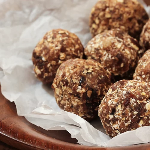 Μπάλες ενέργειας με σοκολάτα και βρώμη χωρίς ψήσιμο