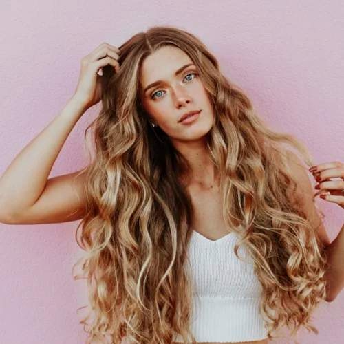 Πώς να μακρύνω τα μαλλιά μου; Όλες οι κινήσεις που πρέπει να κάνεις για να δεις βελτίωση