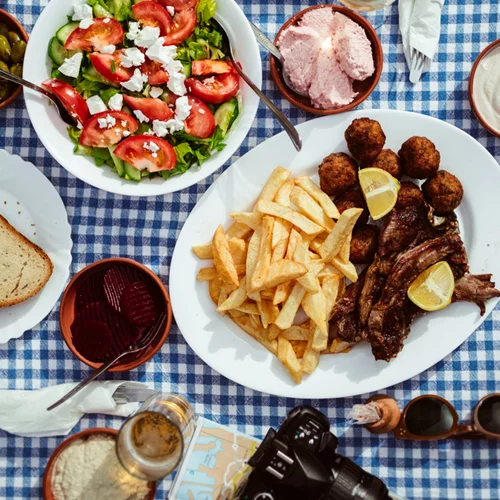 Τι να τρώω στις διακοπές: Οι καλύτερες ιδέες για το εξοχικό, το ξενοδοχείο, το κάμπινγκ