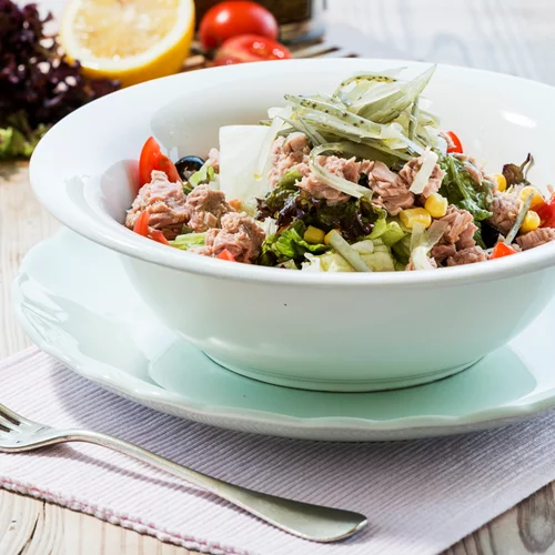 7 συνταγές για σαλάτα με υψηλή περιεκτικότητα σε πρωτεΐνη