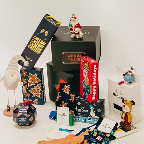 10 κομψά δώρα για τις γιορτές που είναι τέλεια για γυναίκες που αγαπούν το χειμερινό στιλ