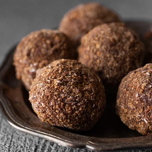 Πανεύκολα τρουφάκια σοκολάτας με μόνο δύο υλικά