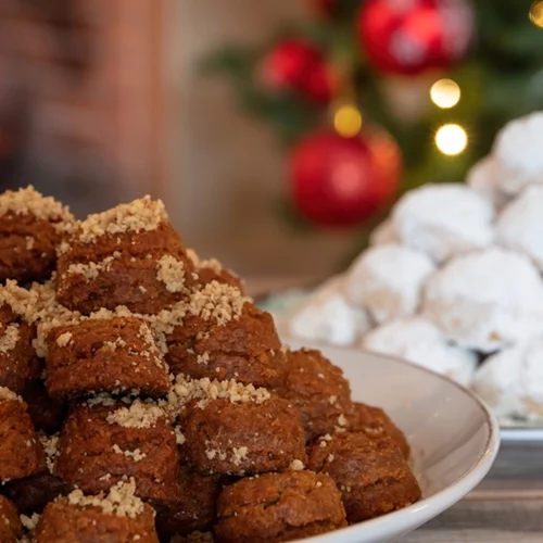 Mελομακάρονα ή κουραμπιέδες; Η διαιτολόγος συστήνει