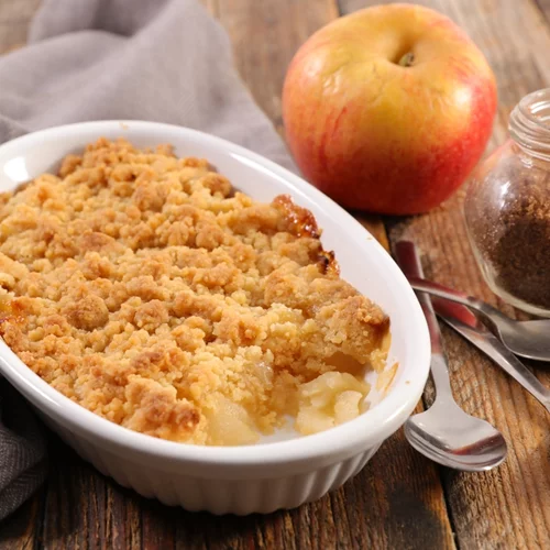 Γκρανόλα "crumble μήλου": Συνταγή για το πιο τραγανό topping για το γιαούρτι σου
